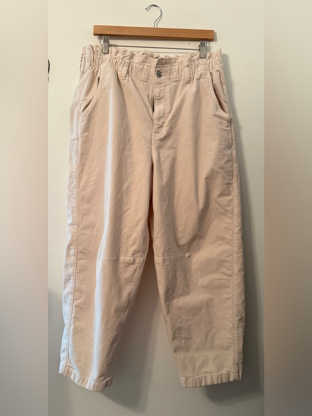 American Eagle - Light Beige Corduroy High-Rise barrel Pants